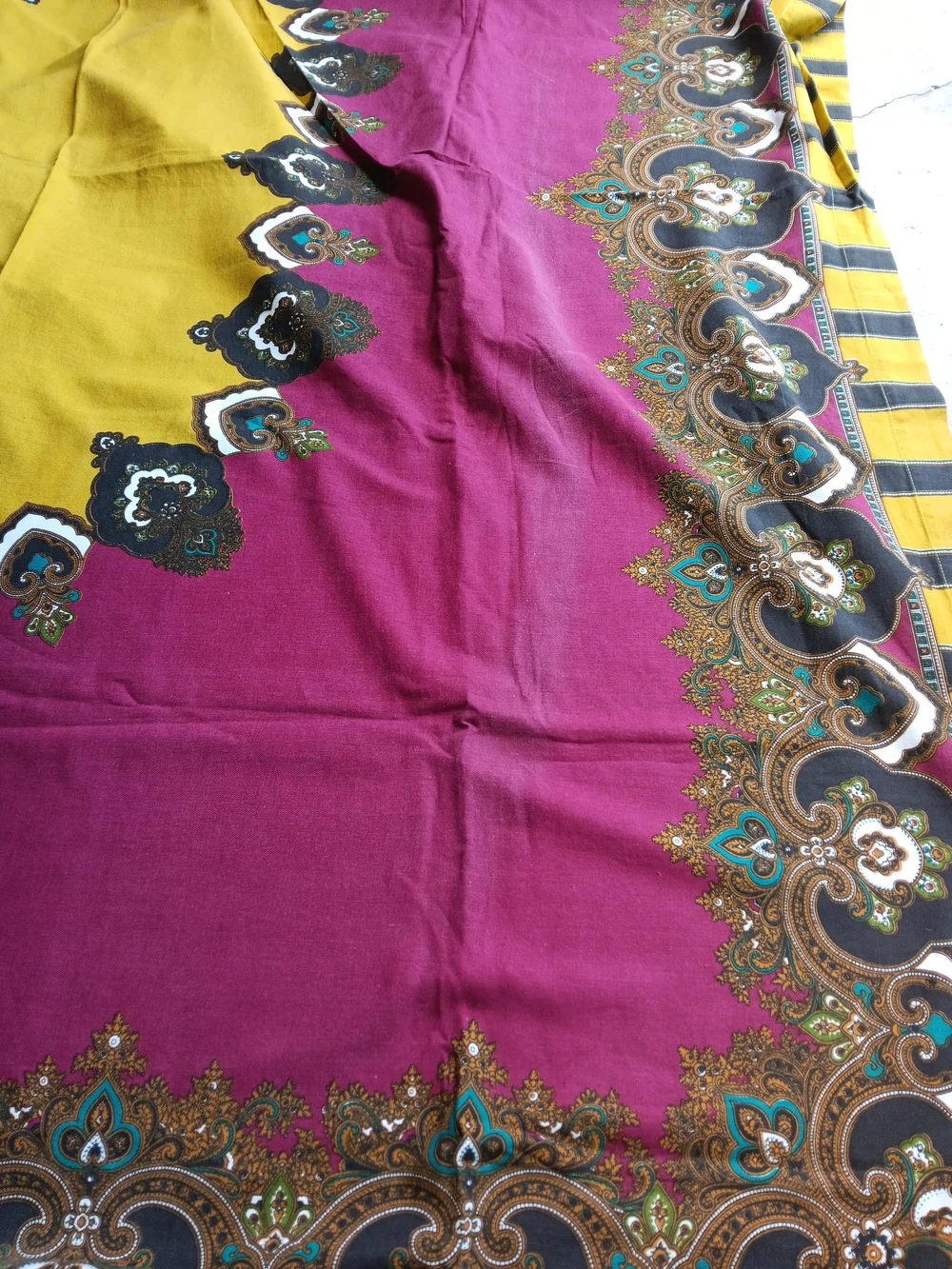 Williams Sonoma Foulard Paisley Chartreuse Merlot Tablecloth